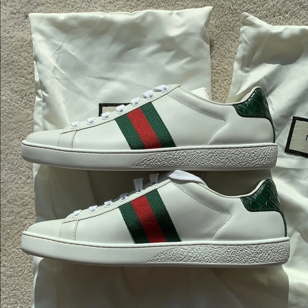 Gucci White Minimalist Sneakers Sleek Design - Picture 3 of 9